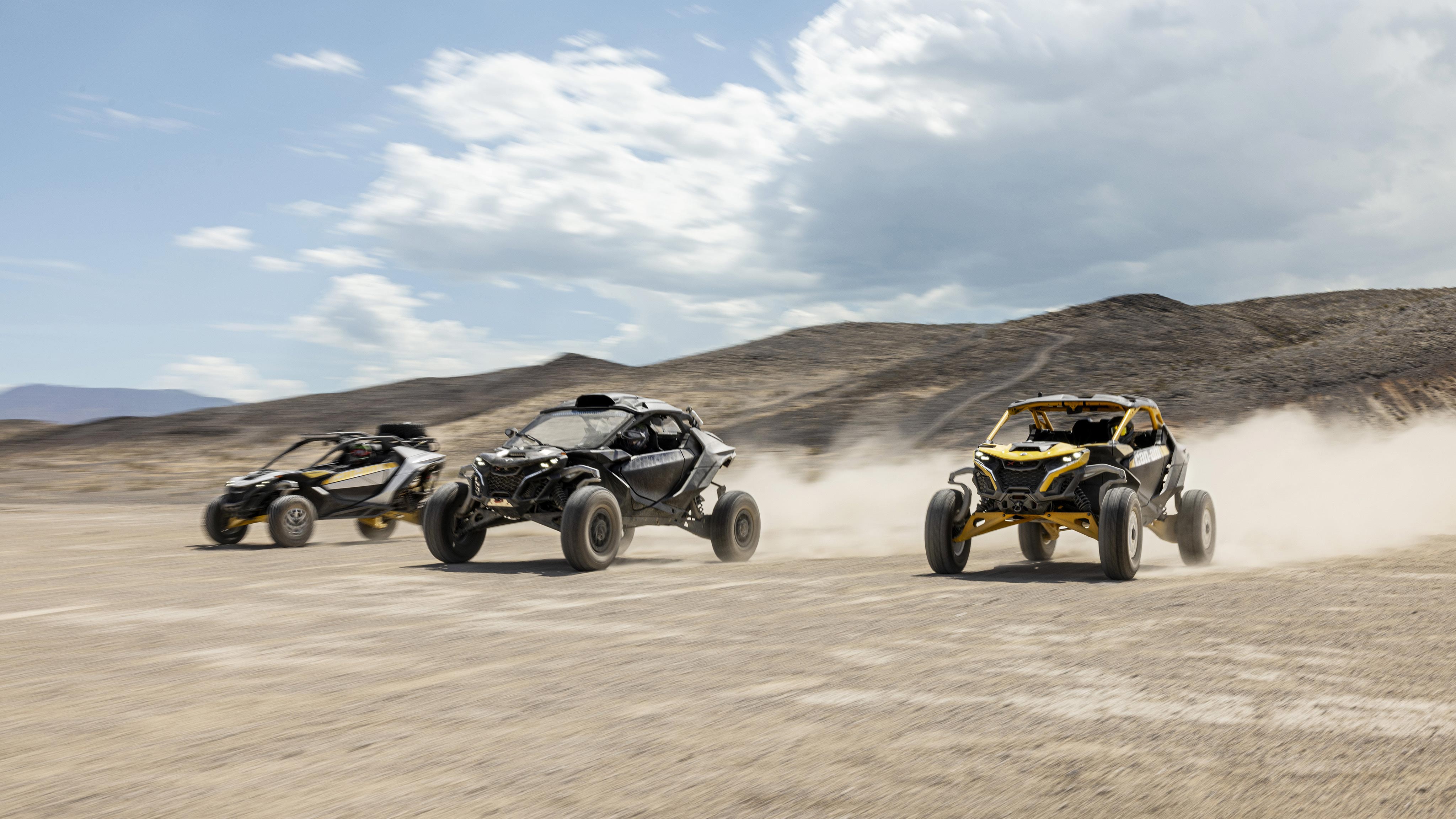 Tri vozidlá Can-Am Off-Road SSV pretekajú v púšti