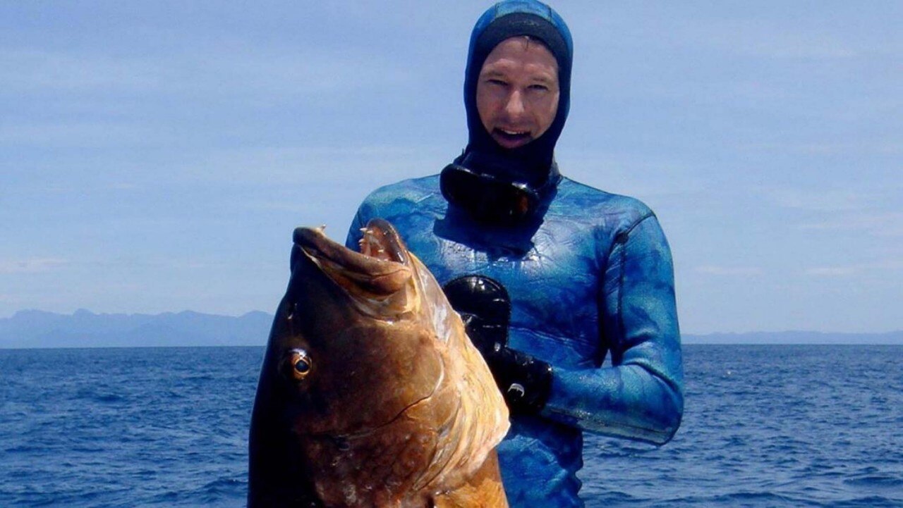 World Record Grouper and Giant Lobsters - Spearfishing with Cameron  Kirkconnell 