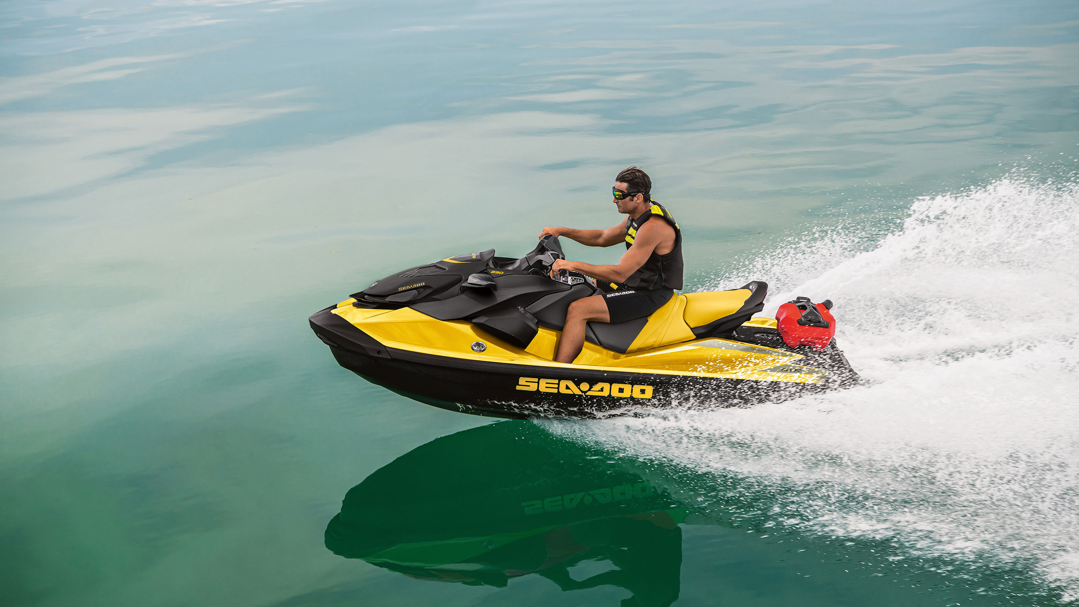 Sea-Doo GTR 2022 sa Fuel Caddyjem u vodi