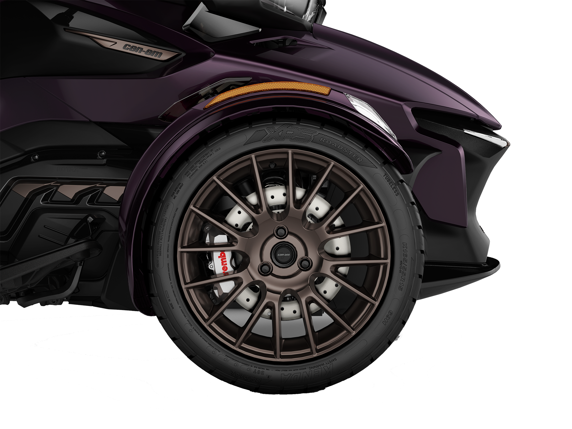 Close-up of XPS roadster tires, more durable than before, designed for your Can-Am Spyder RT