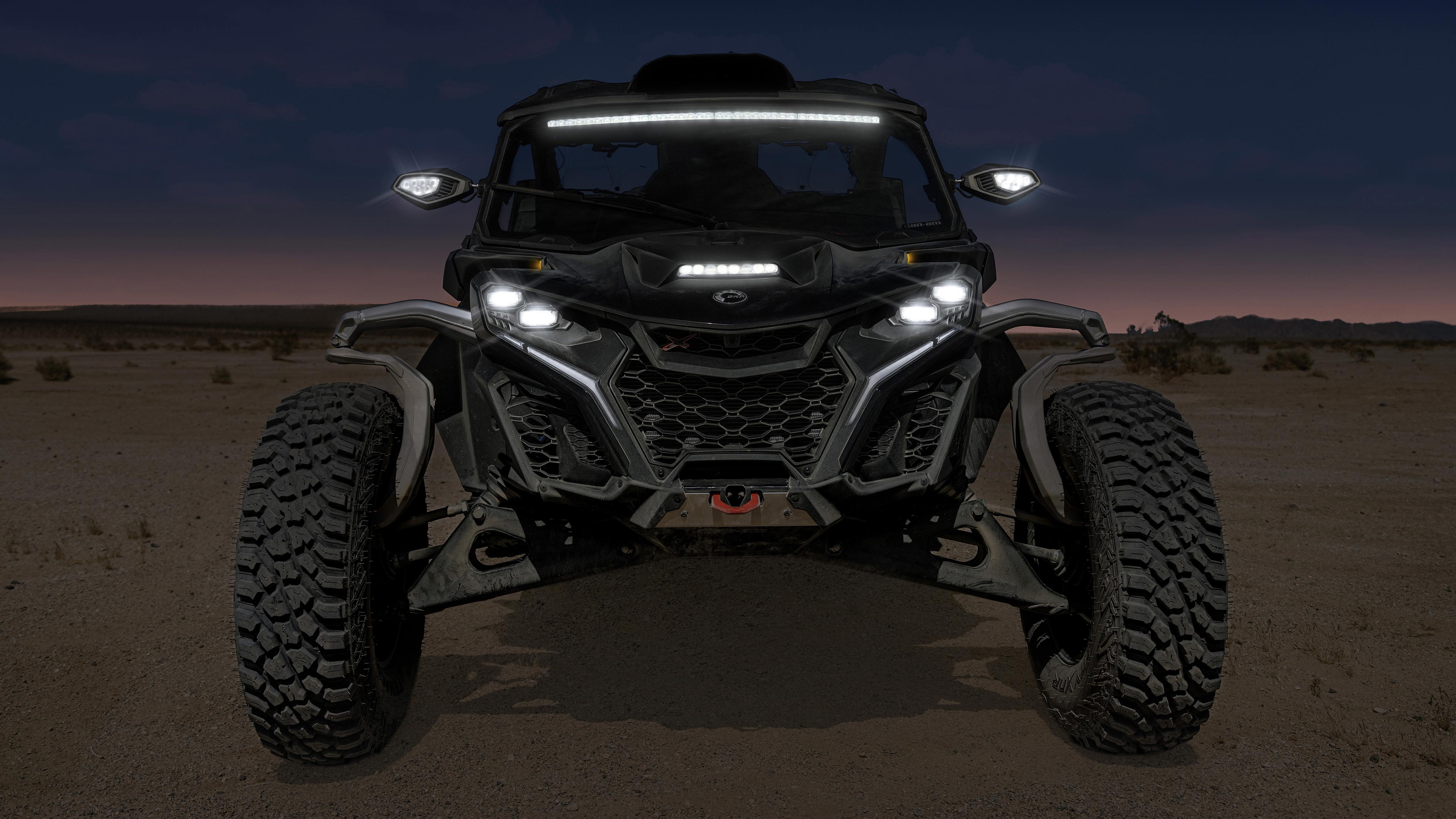 Nové vozidlá Maverick R SxS v púšti