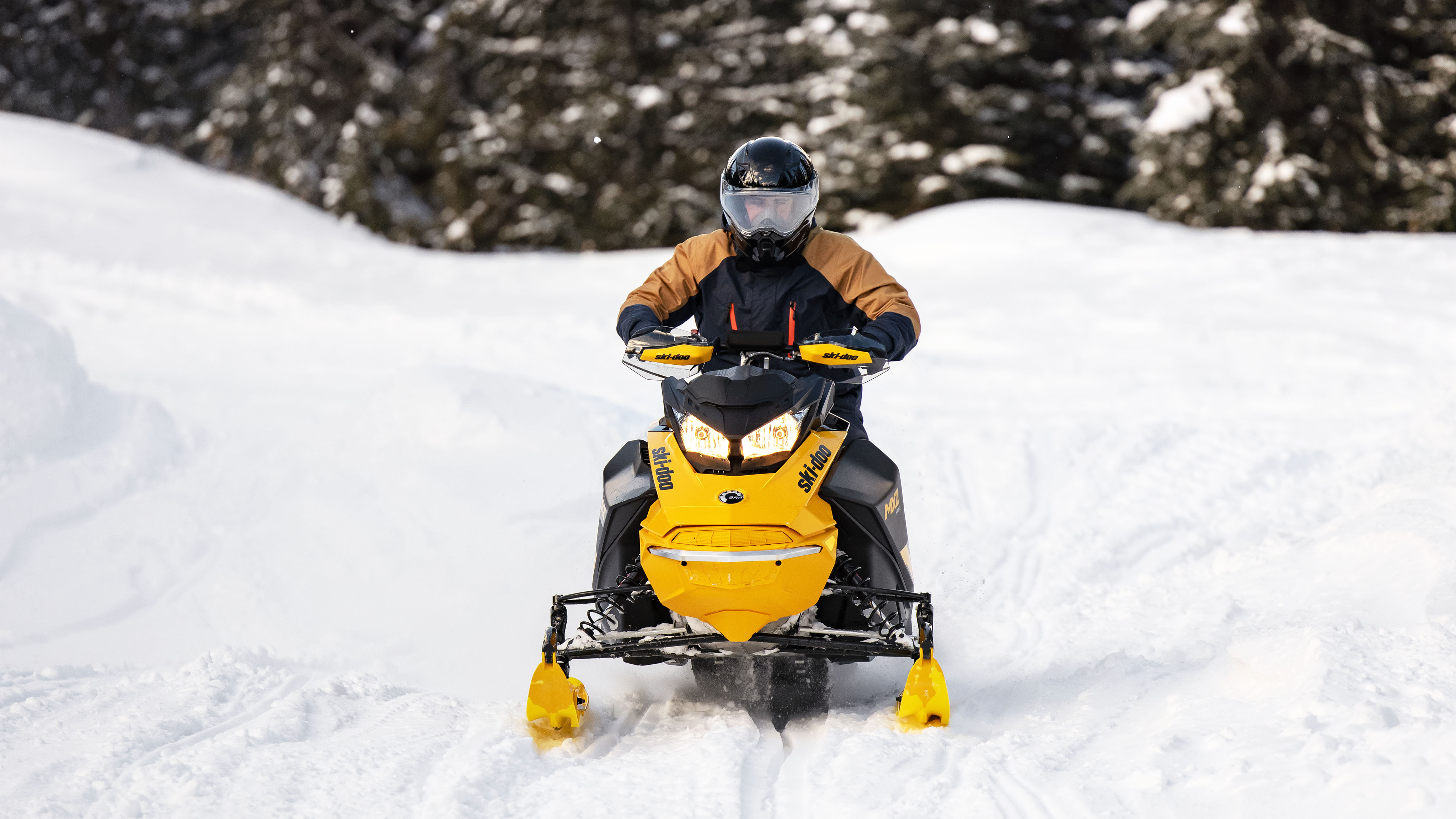 2023 SkiDoo MXZ NEO Intermediate Trail snowmobile & Sleds